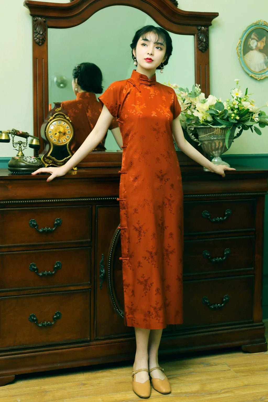 Tie Xu 铁锈 Rust Red 1930s Satin Floral Short Sleeve Qipao